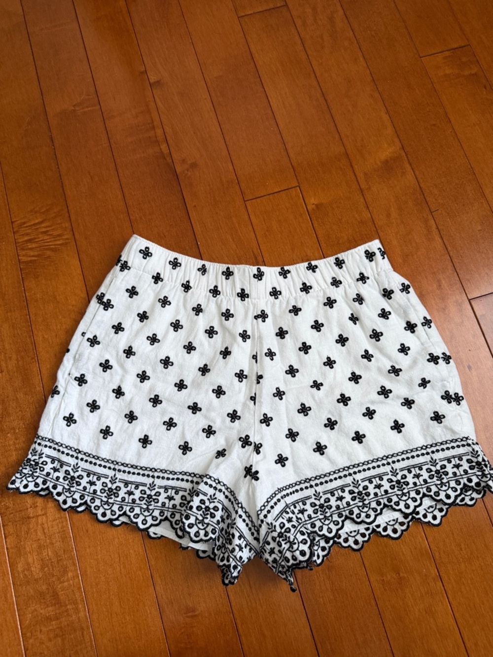 Abercrombie & Fitch White High-Waist Embroidered Shorts with Black Motifs